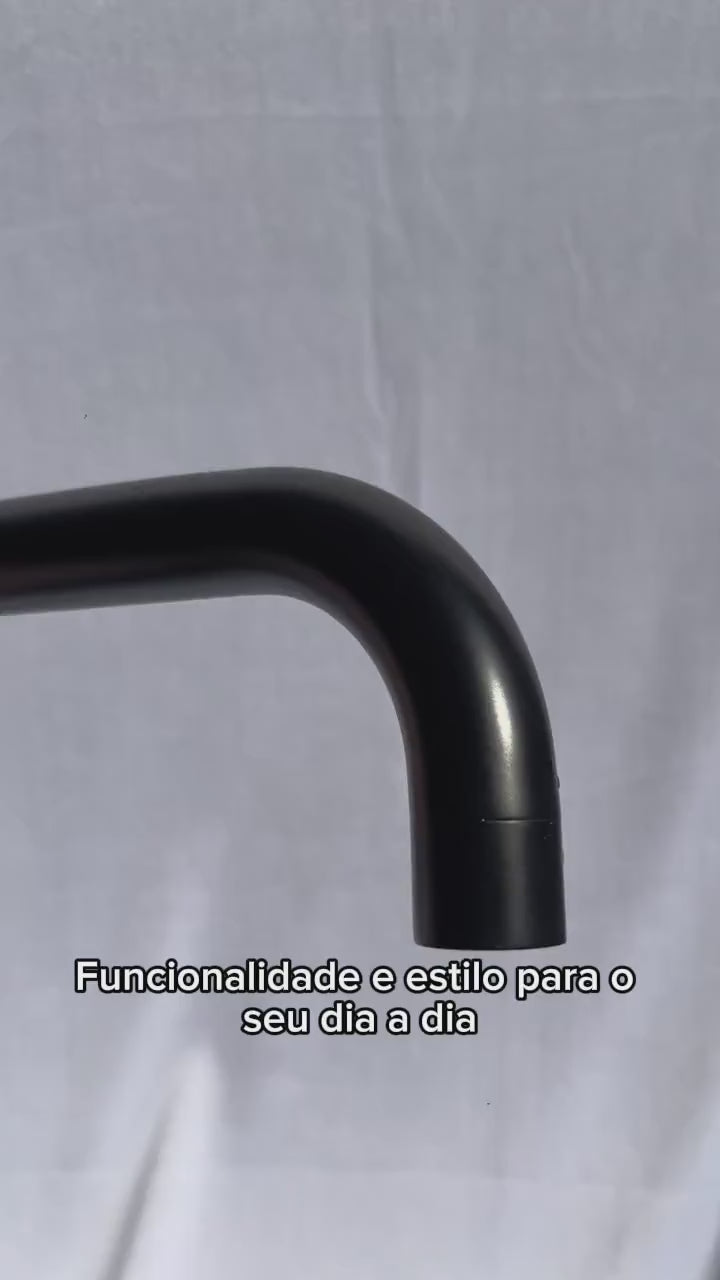 Torneira Parede - Modelo Izy - Preta
